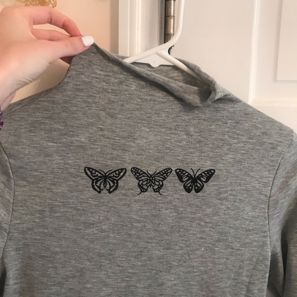 Three butterfly crop top - Picture 2 of 3